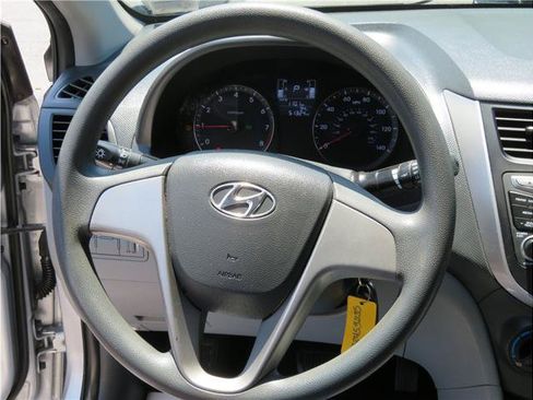 Used 2016 Hyundai Accent SE FWD image 9