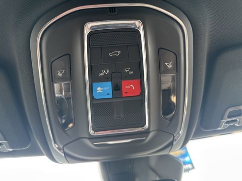 Used 2024 Jeep Grand Cherokee Limited image 50