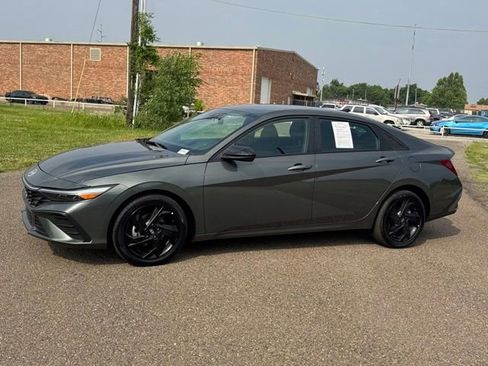 Used 2026 Hyundai Elantra Sport FWD image 3