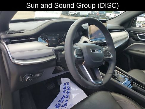 Used 2023 Jeep Compass Limited w/ Sun and Sound Group AWD/4WD image 9