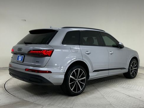 Used 2022 Audi Q7 Premium Plus image 8