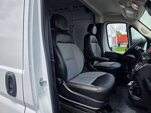 Used 2024 RAM ProMaster 2500 w/ Convenience Group FWD image 9