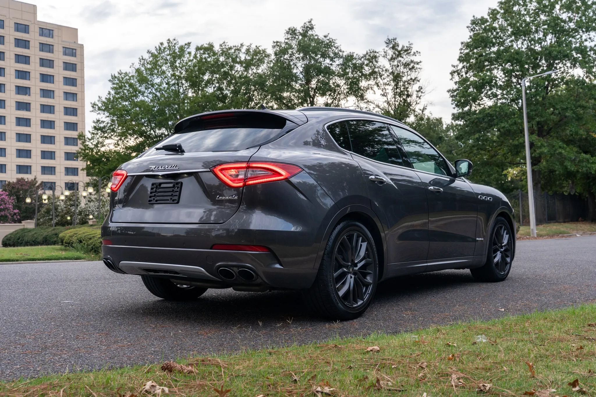 Used 2019 Maserati Levante GranLusso AWD/4WD image 5