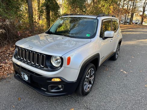 Used 2015 Jeep Renegade Latitude w/ Popular Equipment Group image 5