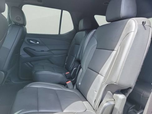 Used 2023 Chevrolet Traverse LT FWD image 12