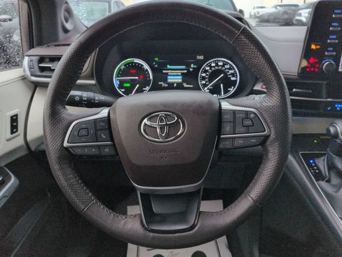 Certified 2022 Toyota Sienna Platinum FWD image 14