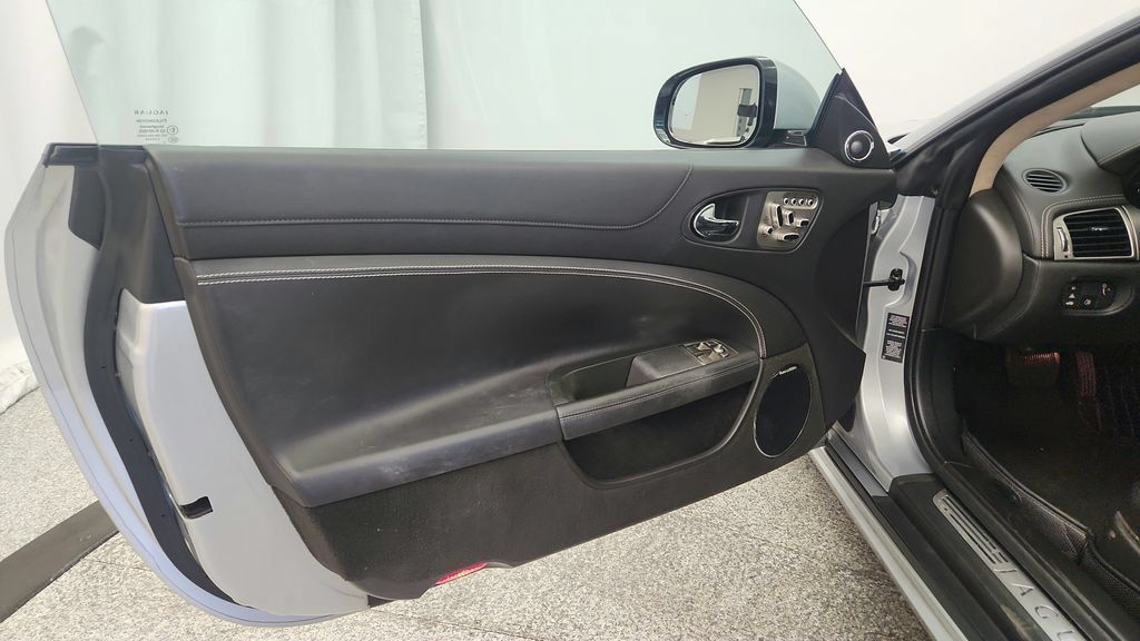 Used 2010 Jaguar XKR R RWD image 11