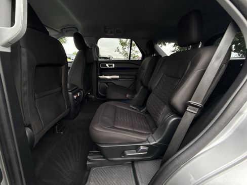 Used 2021 Ford Explorer XLT AWD/4WD image 24