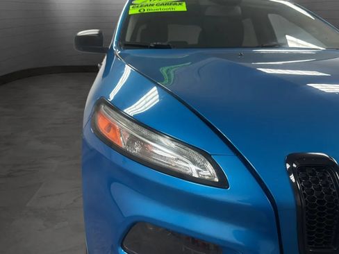 Used 2017 Jeep Cherokee Sport FWD image 29