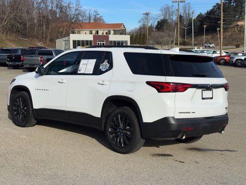 Used 2023 Chevrolet Traverse RS image 3