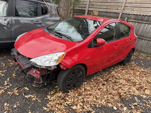 Used 2013 Toyota Prius C Two image 1