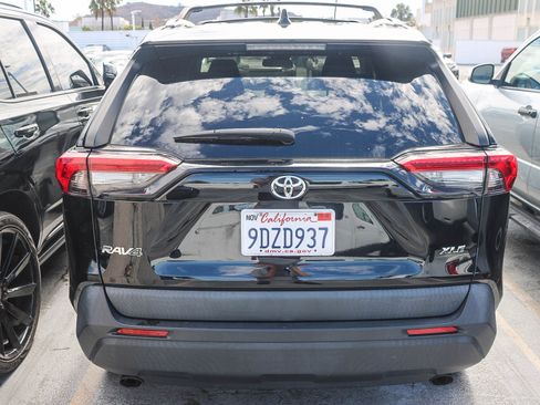 Used 2022 Toyota RAV4 XLE Premium FWD image 13