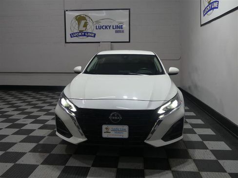 Used 2023 Nissan Altima 2.5 SV image 2