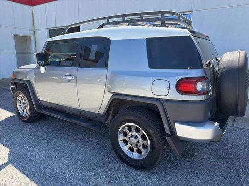 Used 2012 Toyota FJ Cruiser 4WD w/ Upgrade Pkg image 2