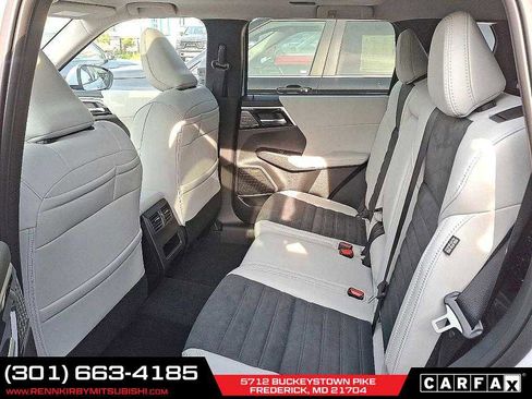 New 2025 Mitsubishi Outlander SE image 7