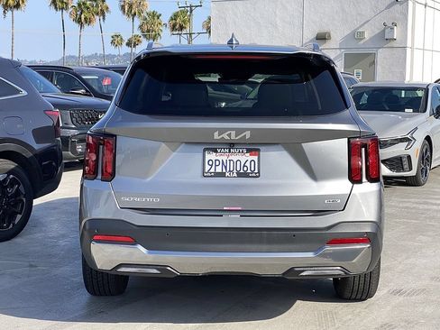 Used 2025 Kia Sorento EX AWD/4WD image 5