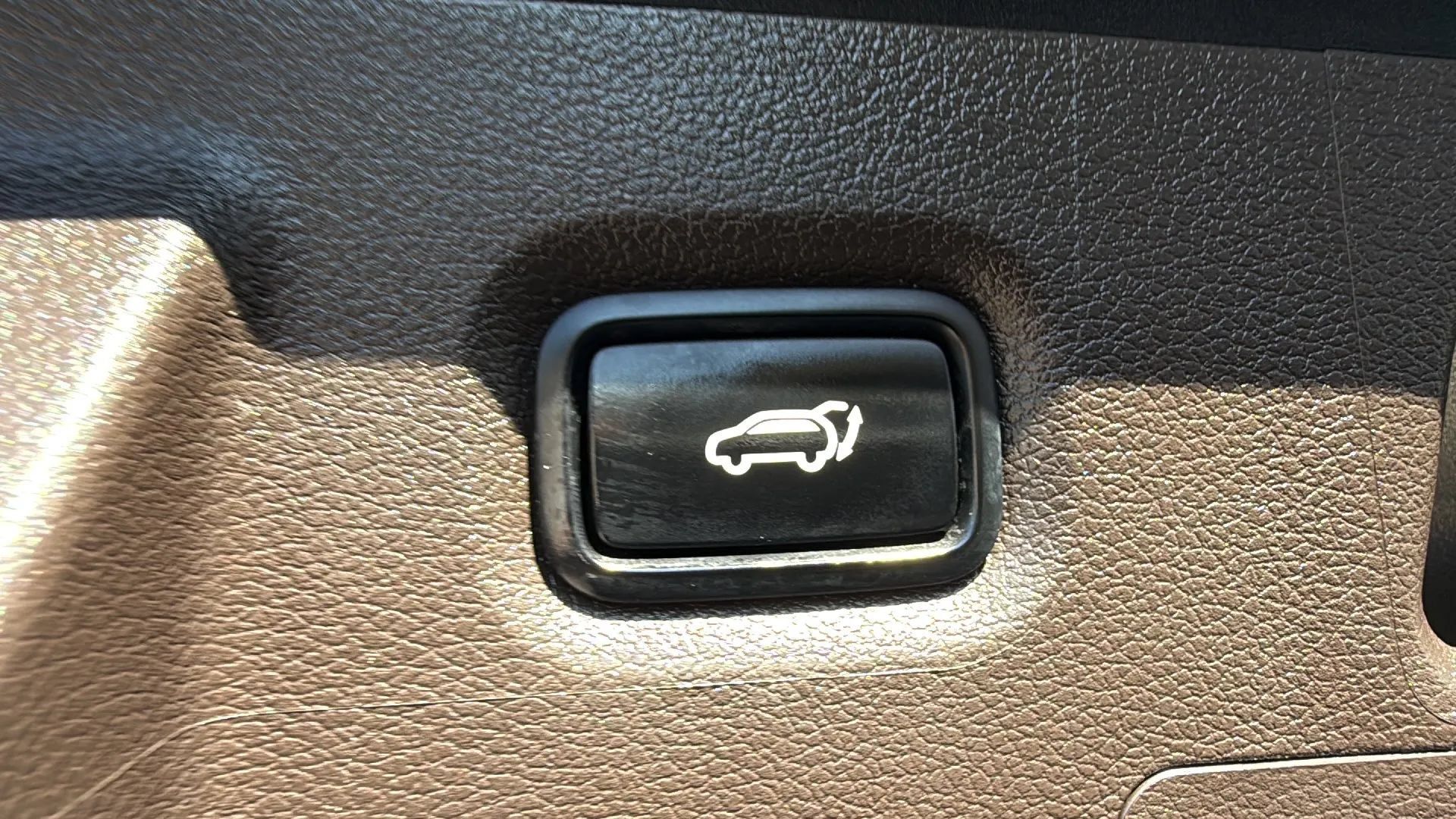 Used 2020 Hyundai Santa Fe SEL FWD image 12