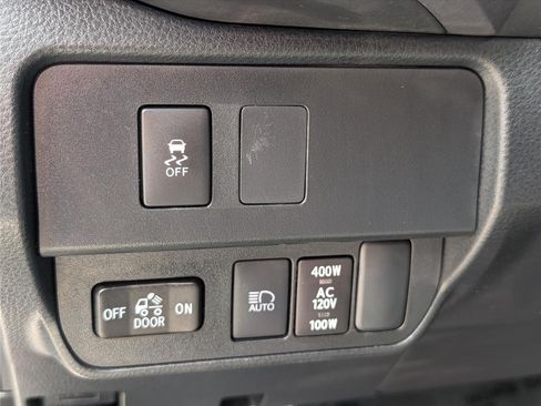 Used 2023 Toyota Tacoma TRD Off-Road w/ Technology Package AWD/4WD image 20