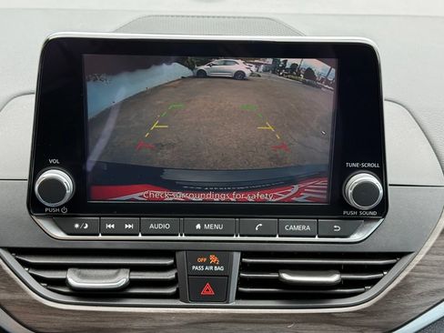 Used 2025 Nissan Altima 2.5 SV FWD image 23