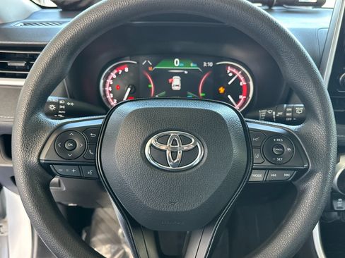 Used 2025 Toyota RAV4 XLE FWD image 21
