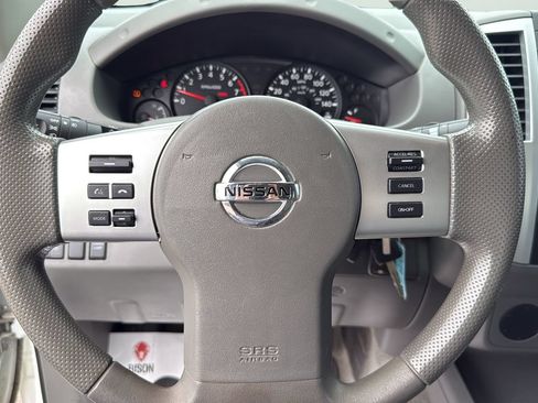 Used 2013 Nissan Frontier SV w/ SV Value Truck Pkg RWD image 11
