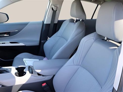 Used 2021 Toyota Venza XLE image 11