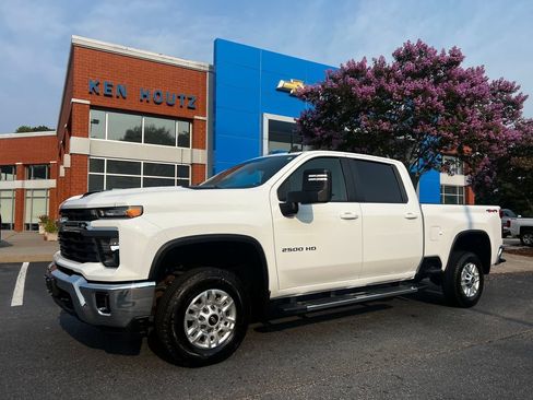 Used 2025 Chevrolet Silverado 2500 LT w/ Convenience Package AWD/4WD image 1