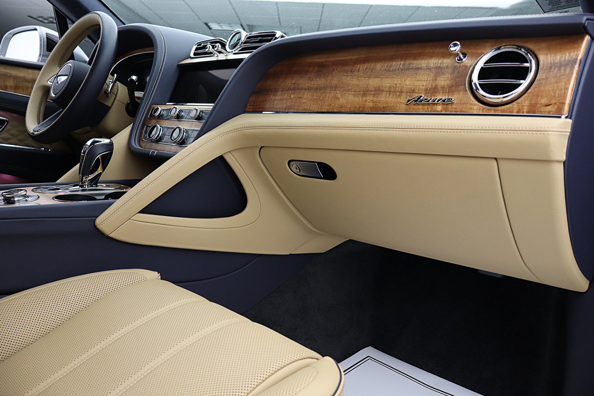 Used 2025 Bentley Bentayga AWD/4WD image 41