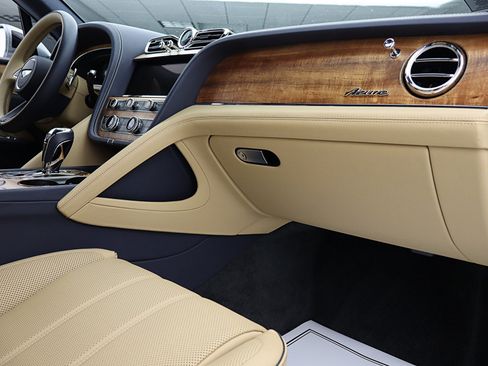 Used 2025 Bentley Bentayga AWD/4WD image 41