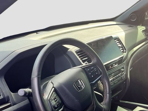 Used 2025 Honda Ridgeline TrailSport image 9