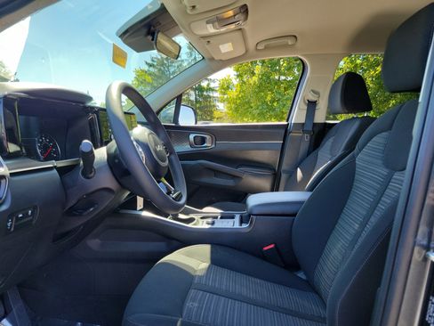 Used 2023 Kia Sorento LX image 15