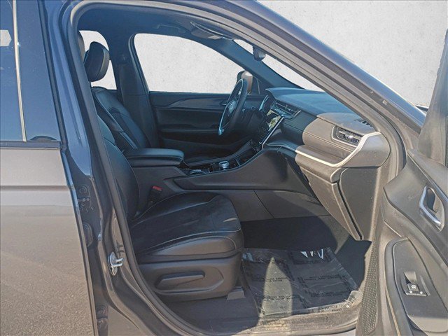Used 2023 Jeep Grand Cherokee Altitude AWD/4WD image 19