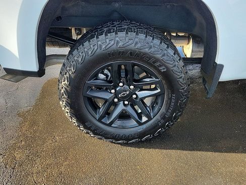 Used 2023 Chevrolet Silverado 1500 LT Trail Boss w/ Protection Package image 7