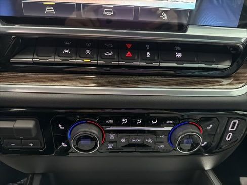 New 2026 Chevrolet Silverado 1500 RST w/ Redline Edition AWD/4WD image 17