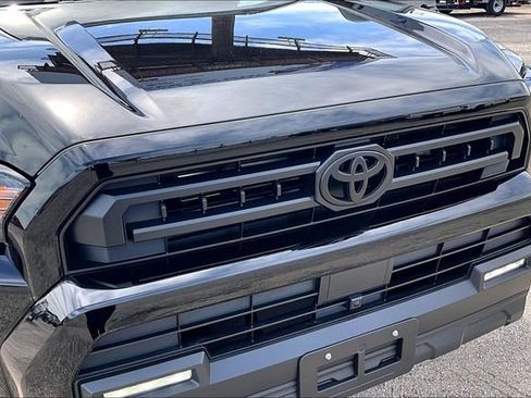 Used 2025 Toyota 4Runner SR5 AWD/4WD image 27
