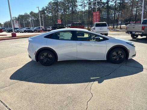New 2026 Toyota Prius LE image 8