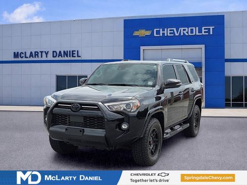 Used 2022 Toyota 4Runner SR5 Premium w/ Moonroof Package AWD/4WD image 2