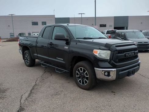 Used 2017 Toyota Tundra SR5 image 2