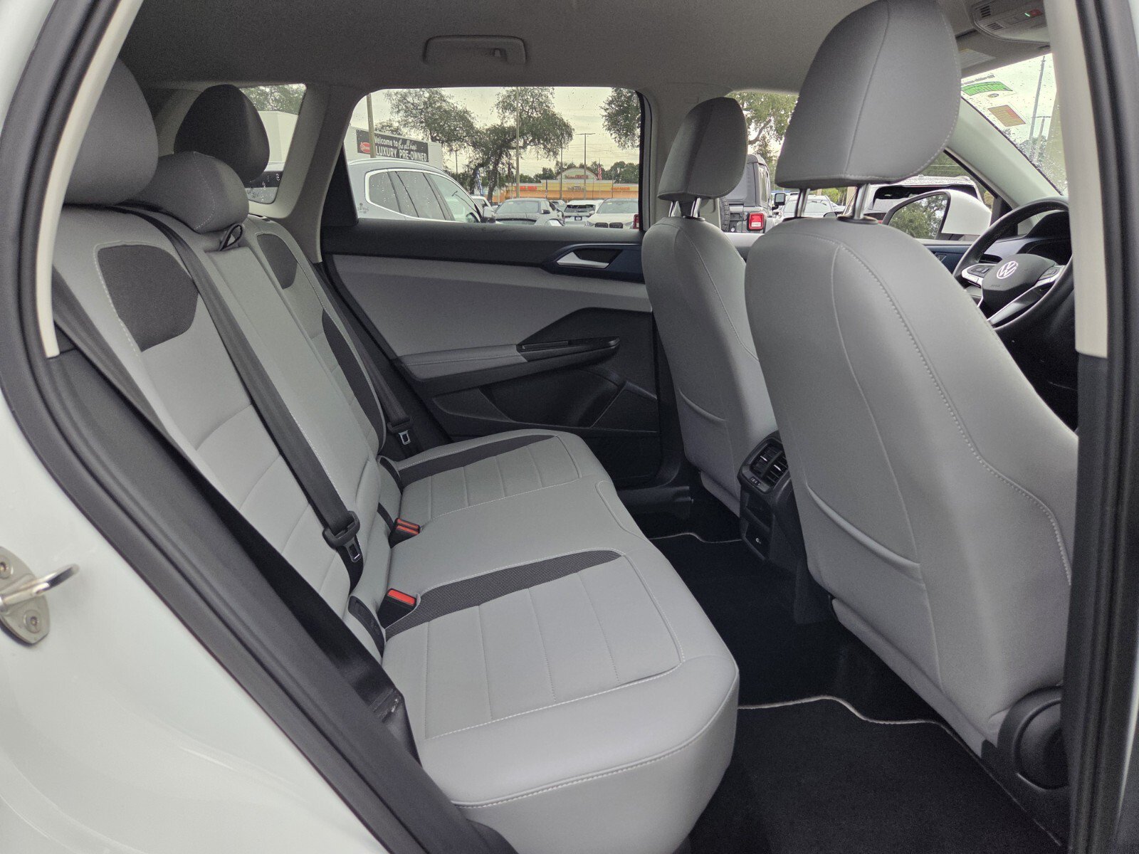 Used 2024 Volkswagen Taos SE FWD image 16