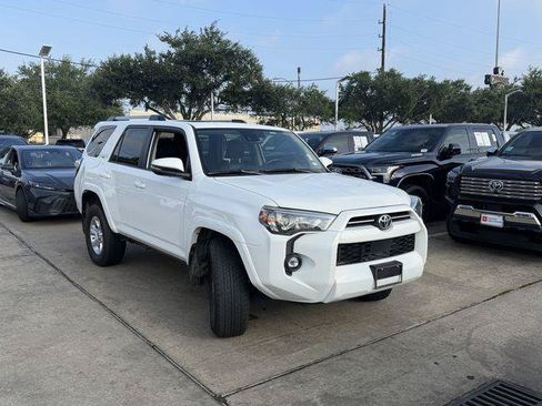 Certified 2022 Toyota 4Runner SR5 Premium w/ Moonroof Package RWD image 3
