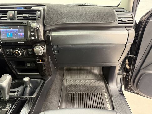 Used 2018 Toyota 4Runner TRD Off-Road Premium image 28