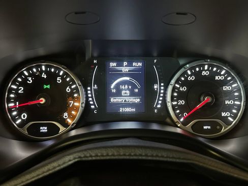 Used 2018 Jeep Renegade Latitude AWD/4WD image 10