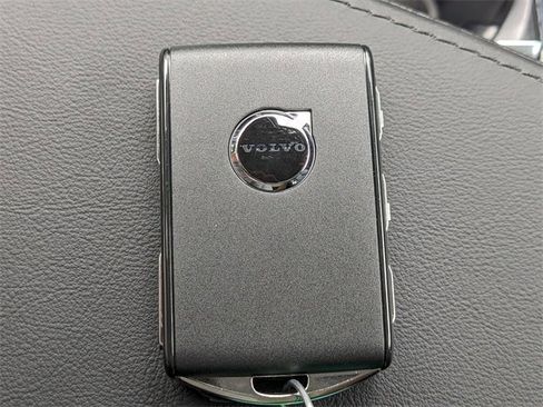 New 2025 Volvo XC60 B5 Plus w/ Protection Package Premier image 32