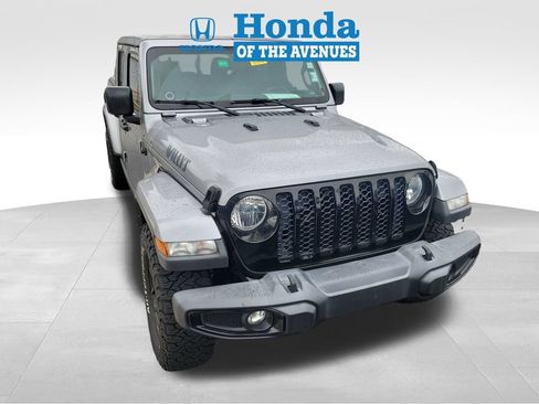 Used 2021 Jeep Gladiator Overland AWD/4WD image 2