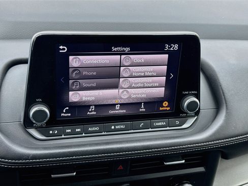 Used 2025 Nissan Rogue SV FWD image 9