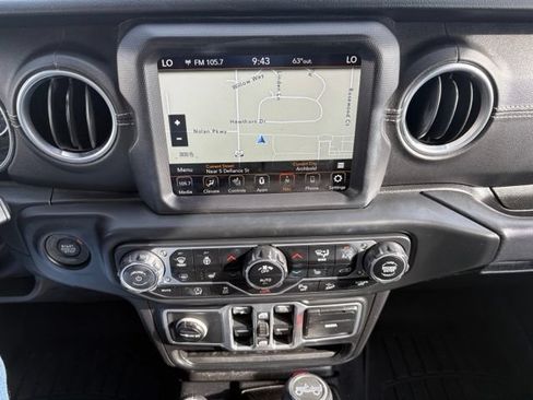 Used 2018 Jeep Wrangler Unlimited Sahara AWD/4WD image 31