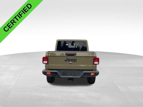 Used 2025 Jeep Gladiator Sport w/ Premium Package image 5