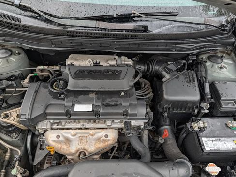 Used 2010 Hyundai Elantra GLS FWD image 16