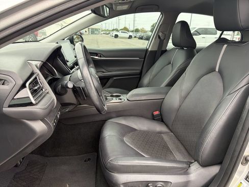 Used 2022 Toyota Camry XSE FWD image 9