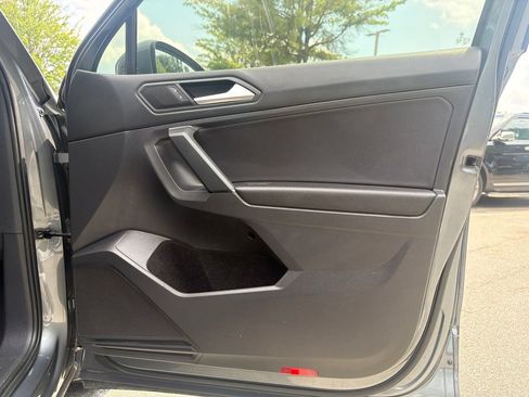 Used 2019 Volkswagen Tiguan SEL R-Line FWD image 32